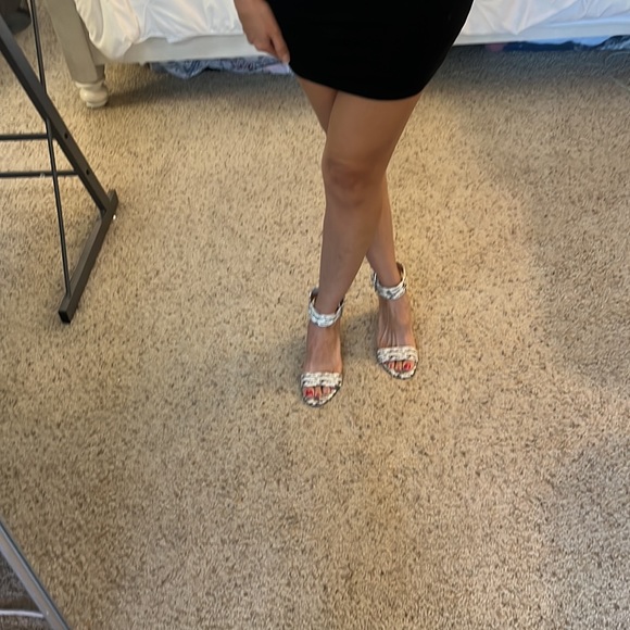 Nine West cream & black heels 3” heel like new. Very lightly worn. - Picture 10 of 11